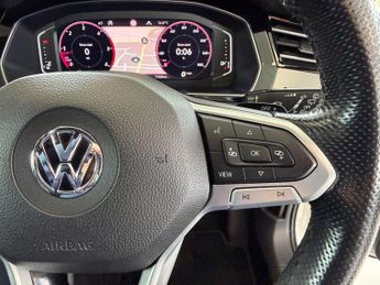 VOLKSWAGEN PASSAT 2.0 Passat R-Line TDI Semi-Auto 5dr