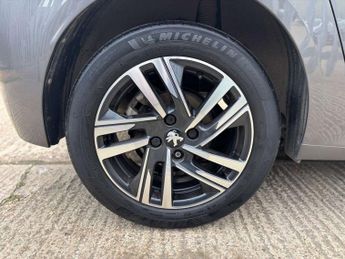 PEUGEOT 208 1.2 208 Allure Premium + PureTech S/S Auto 5dr