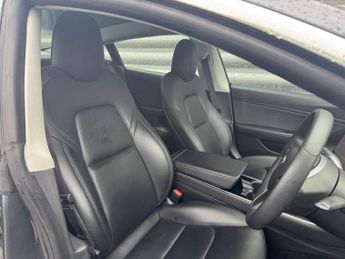 TESLA MODEL 3 Model 3 Standard Range + 4dr