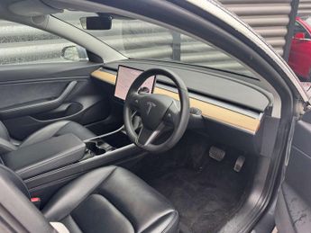 TESLA MODEL 3 Model 3 Standard Range + 4dr