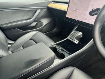 TESLA MODEL 3 Model 3 Standard Range + 4dr
