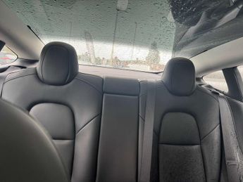 TESLA MODEL 3 Model 3 Standard Range + 4dr