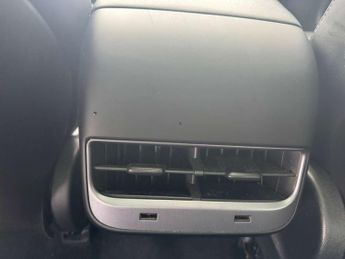 TESLA MODEL 3 Model 3 Standard Range + 4dr