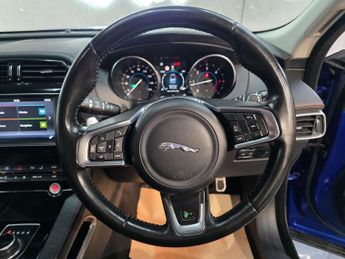 Jaguar F-Pace 2.0 D240 R-Sport SUV 5dr Diesel Auto AWD Euro 6 (s/s) (240 ps)