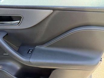 Jaguar F-PACE 2.0 F-PACE Chequered Flag AWD D Auto 4WD 5dr