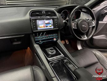 Jaguar F-PACE 2.0 D180 R-Sport SUV 5dr Diesel Auto AWD Euro 6 (s/s) (180 ps)