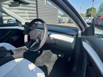 TESLA MODEL 3 Model 3 Standard Range + 4dr
