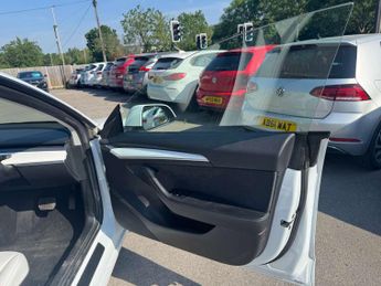 TESLA MODEL 3 Model 3 Standard Range + 4dr
