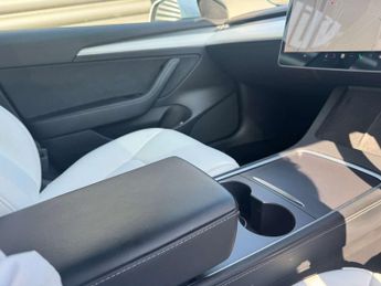 TESLA MODEL 3 Model 3 Standard Range + 4dr