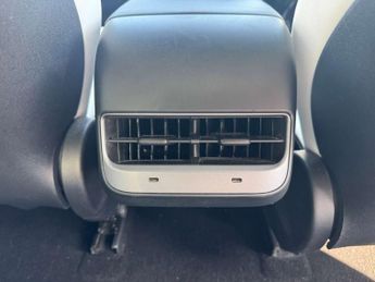 TESLA MODEL 3 Model 3 Standard Range + 4dr