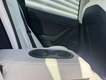 TESLA MODEL 3 Model 3 Standard Range + 4dr