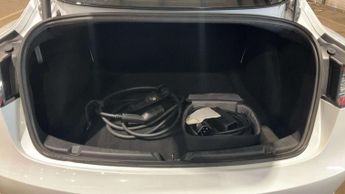 TESLA MODEL 3 Model 3 Standard Range + 4dr