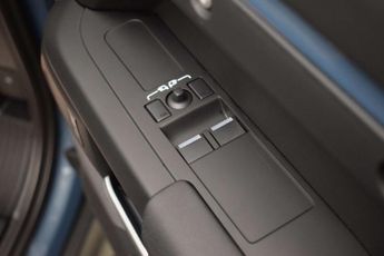 Land Rover DEFENDER 3.0 Defender Hard Top D MHEV Auto 4WD 3dr