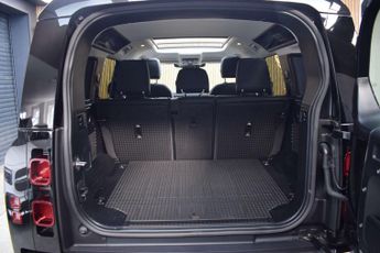 Land Rover DEFENDER 3.0 Defender SE D MHEV Auto 4WD 5dr