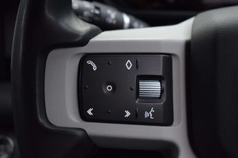 Land Rover DEFENDER 3.0 Defender SE D MHEV Auto 4WD 5dr