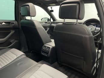 Volkswagen PASSAT 2.0 Passat R-Line TDI BlueMotion Technology Semi-Auto 5dr