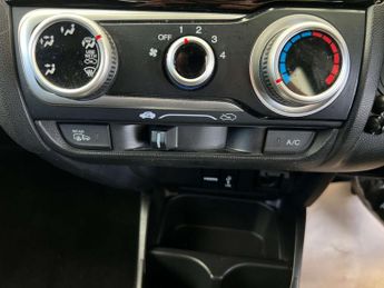 HONDA JAZZ 1.3 Jazz SE i-VTec CVT 5dr