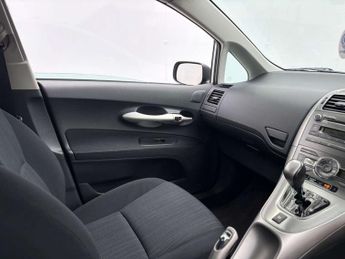 TOYOTA AURIS 1.6 Auris TR Valvematic Semi-Auto 5dr