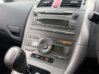 TOYOTA AURIS 1.6 Auris TR Valvematic Semi-Auto 5dr