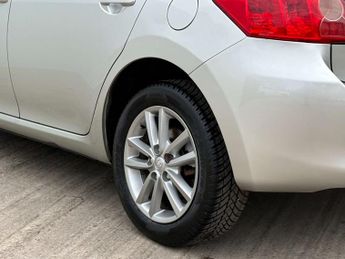 TOYOTA AURIS 1.6 Auris TR Valvematic Semi-Auto 5dr