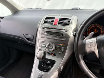 TOYOTA AURIS 1.6 Auris TR Valvematic Semi-Auto 5dr