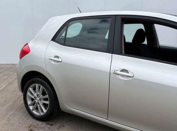 TOYOTA AURIS 1.6 Auris TR Valvematic Semi-Auto 5dr