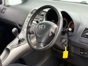 TOYOTA AURIS 1.6 Auris TR Valvematic Semi-Auto 5dr