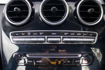 MERCEDES-BENZ C-CLASS 2.1 C220 D SE Auto 4dr