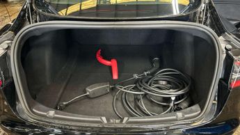 TESLA MODEL 3 Model 3 Standard Range + 4dr