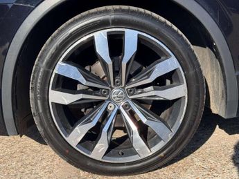 VOLKSWAGEN TIGUAN 1.5 Tiguan R-Line TSi Evo Semi-Auto 5dr