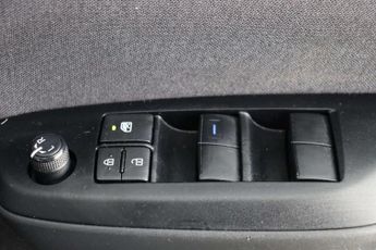 Toyota Yaris 1.5 VVT-h Design Hatchback 5dr Petrol Hybrid E-CVT Euro 6 (s/s) 