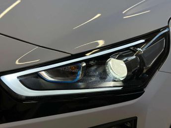 HYUNDAI IONIQ 1.6 IONIQ Premium SE FHEV Semi-Auto 5dr