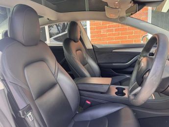 TESLA MODEL 3 Model 3 Standard Range + 4dr