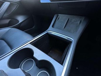 TESLA MODEL 3 Model 3 Standard Range + 4dr