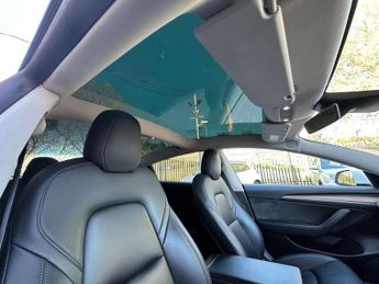 TESLA MODEL 3 Model 3 Standard Range + 4dr