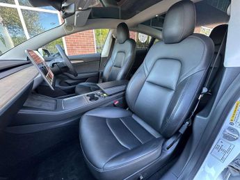 TESLA MODEL 3 Model 3 Standard Range + 4dr