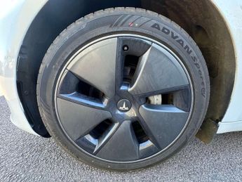TESLA MODEL 3 Model 3 Standard Range + 4dr