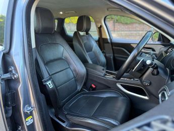 JAGUAR F-PACE 2.0 F-PACE R-Sport AWD D Auto 4WD 5dr