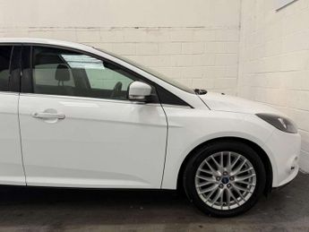 Ford Focus 1.6 Zetec Navigator Powershift Euro 5 5dr