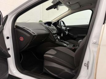 Ford Focus 1.6 Zetec Navigator Powershift Euro 5 5dr