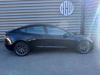 TESLA MODEL 3 Model 3 Standard Range + 4dr