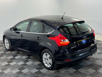 Ford FOCUS 1.6 Focus Titanium Navigator Auto 5dr 2 KEYS + S/HISTORY + NEW M