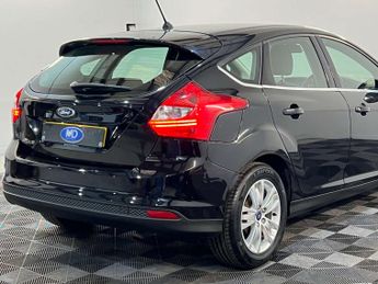 Ford FOCUS 1.6 Focus Titanium Navigator Auto 5dr 2 KEYS + S/HISTORY + NEW M