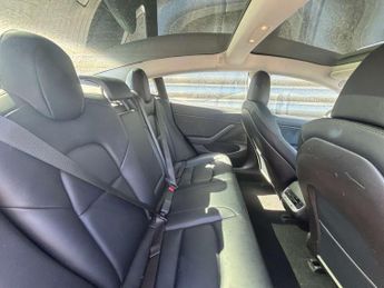 TESLA MODEL 3 Model 3 Standard Range + 4dr