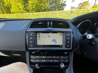 Jaguar F-PACE 2.0 F-PACE R-Sport AWD D Auto 4WD 5dr