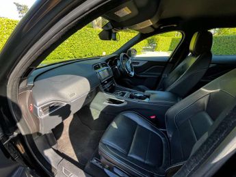 Jaguar F-PACE 2.0 F-PACE R-Sport AWD D Auto 4WD 5dr