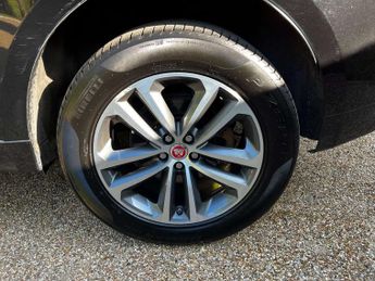 Jaguar F-PACE 2.0 F-PACE R-Sport AWD D Auto 4WD 5dr