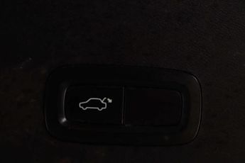 Volvo XC40 2.0 B4 MHEV Inscription Pro SUV 5dr Petrol Hybrid Auto Euro 6 (s