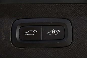 Volvo XC90 2.0h T8 Twin Engine Recharge 11.6kWh Inscription Pro SUV 5dr Pet