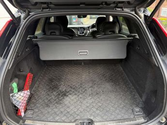 VOLVO XC60 2.0 XC60 R-Design B5 MHEV AWD Auto 4WD 5dr